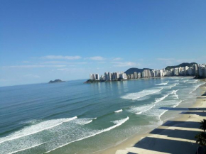 De frente para a Praia das Pitangueiras